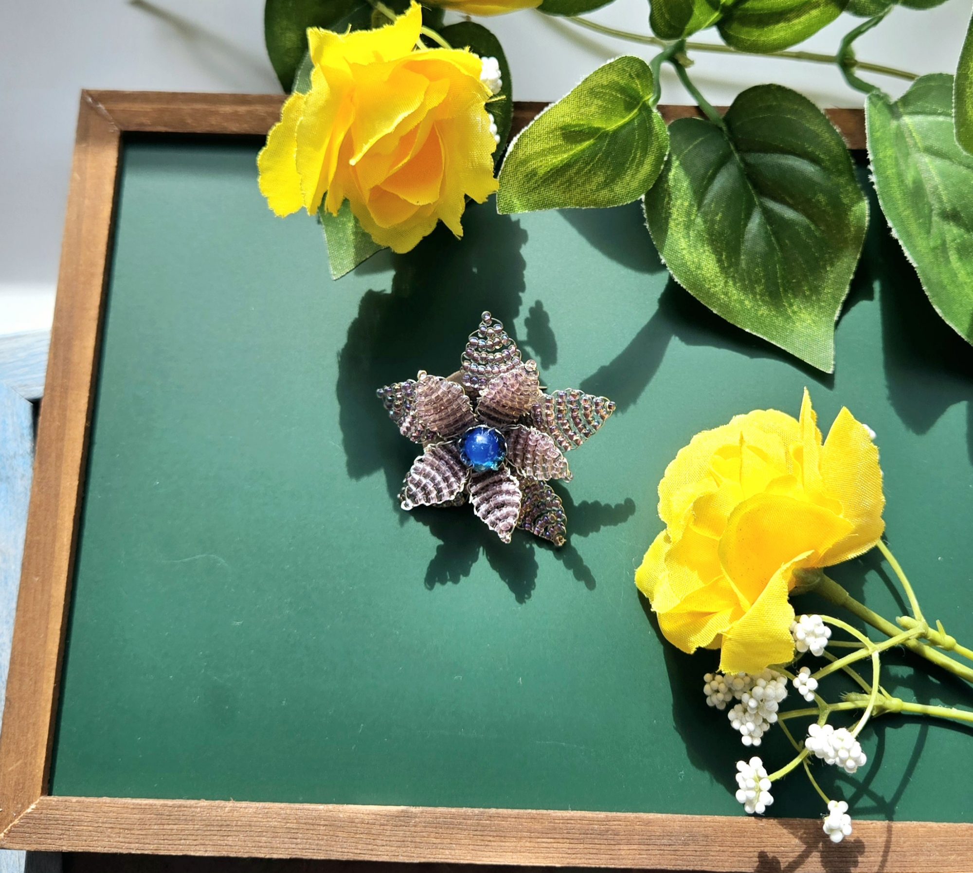  - ビーズ編みブローチ　花　～シックな色合いで～ - アップフェル《公式》金属アレルギー対応アクセサリーパーツ専門ショップ